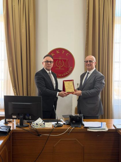 Mahkeme Kütüphanesine Değerli Kitap Bağışı